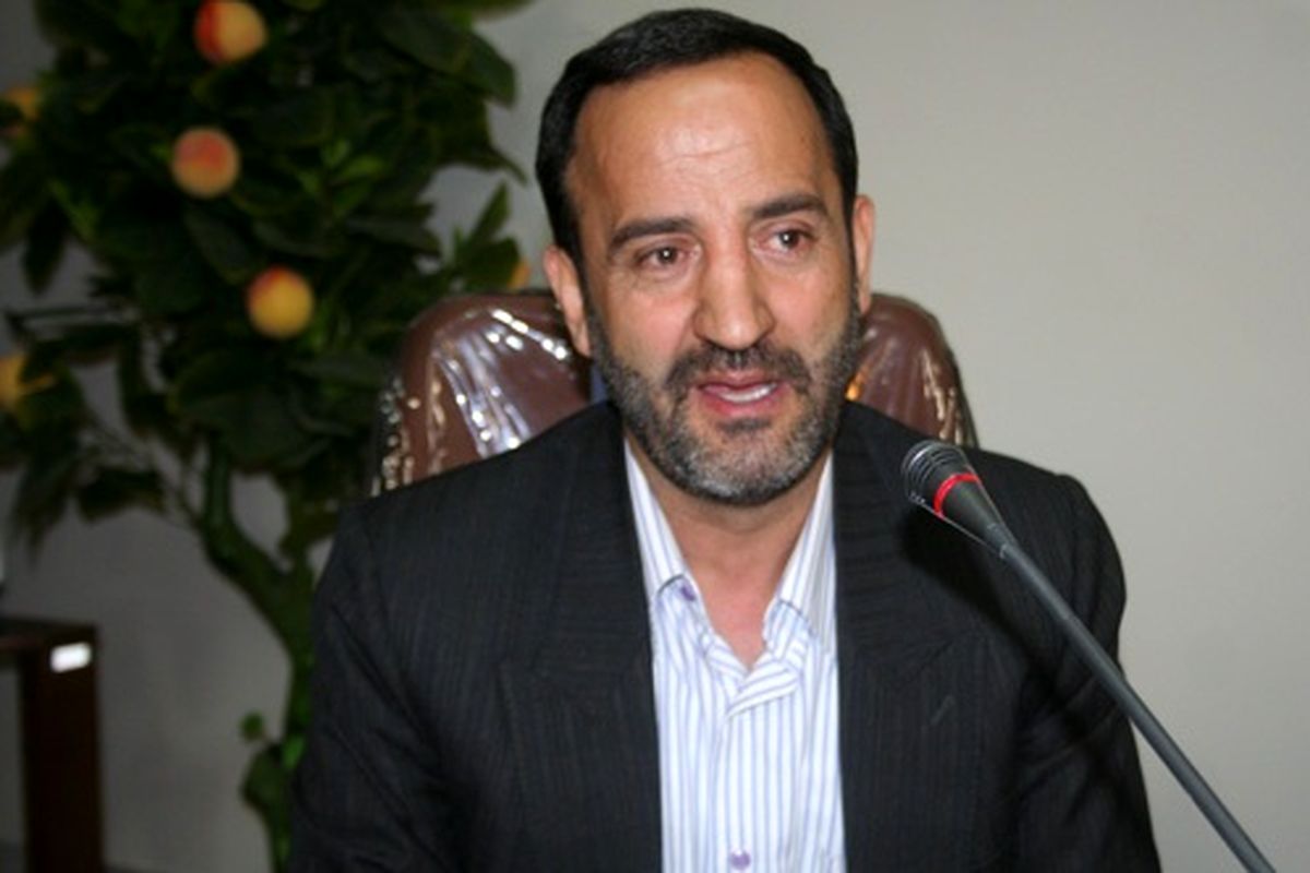 مزار شهدا مکانی برای تجدید بیعت دانشجو معلمان است