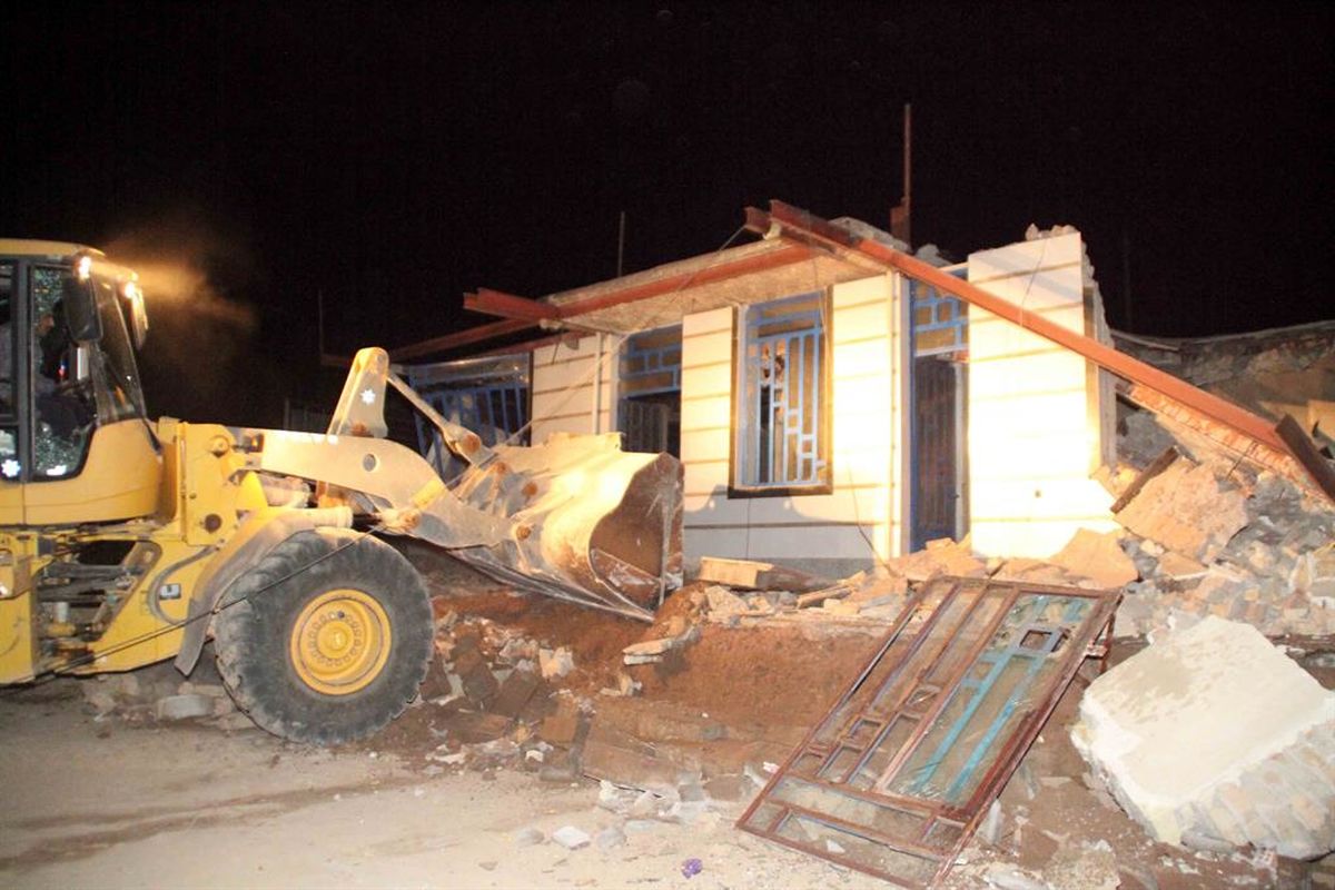 تخریب ساخت و سازغیرمجاز در اراضی ملی خرم آباد
