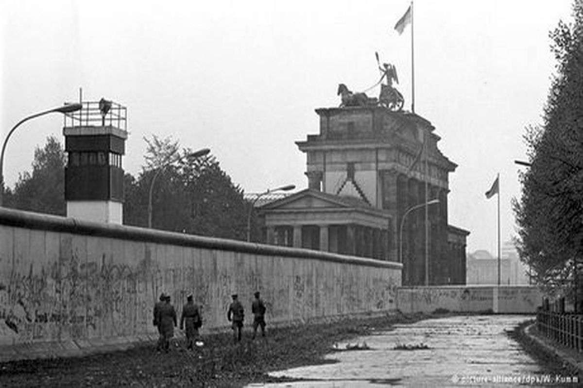 دیوار برلین همچنان پا برجاست