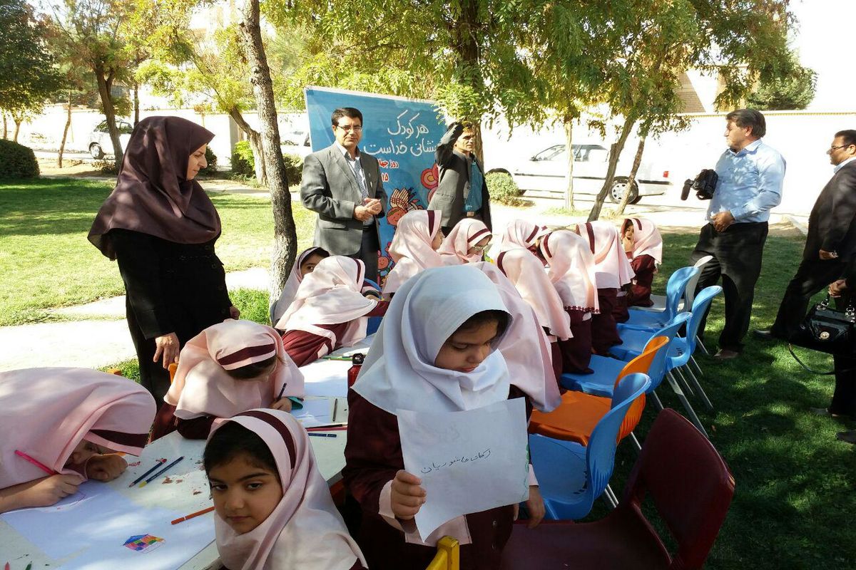 بازدید معاون فرماندار چرداول از نمایشگاه کودک ونوجوان در کانون پرورش فکری کودکان سرابله