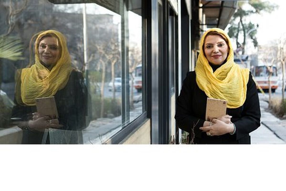 الهام پاوه‌نژاد و نگار عابدی در مقابل  دوربین "هست و نیست"