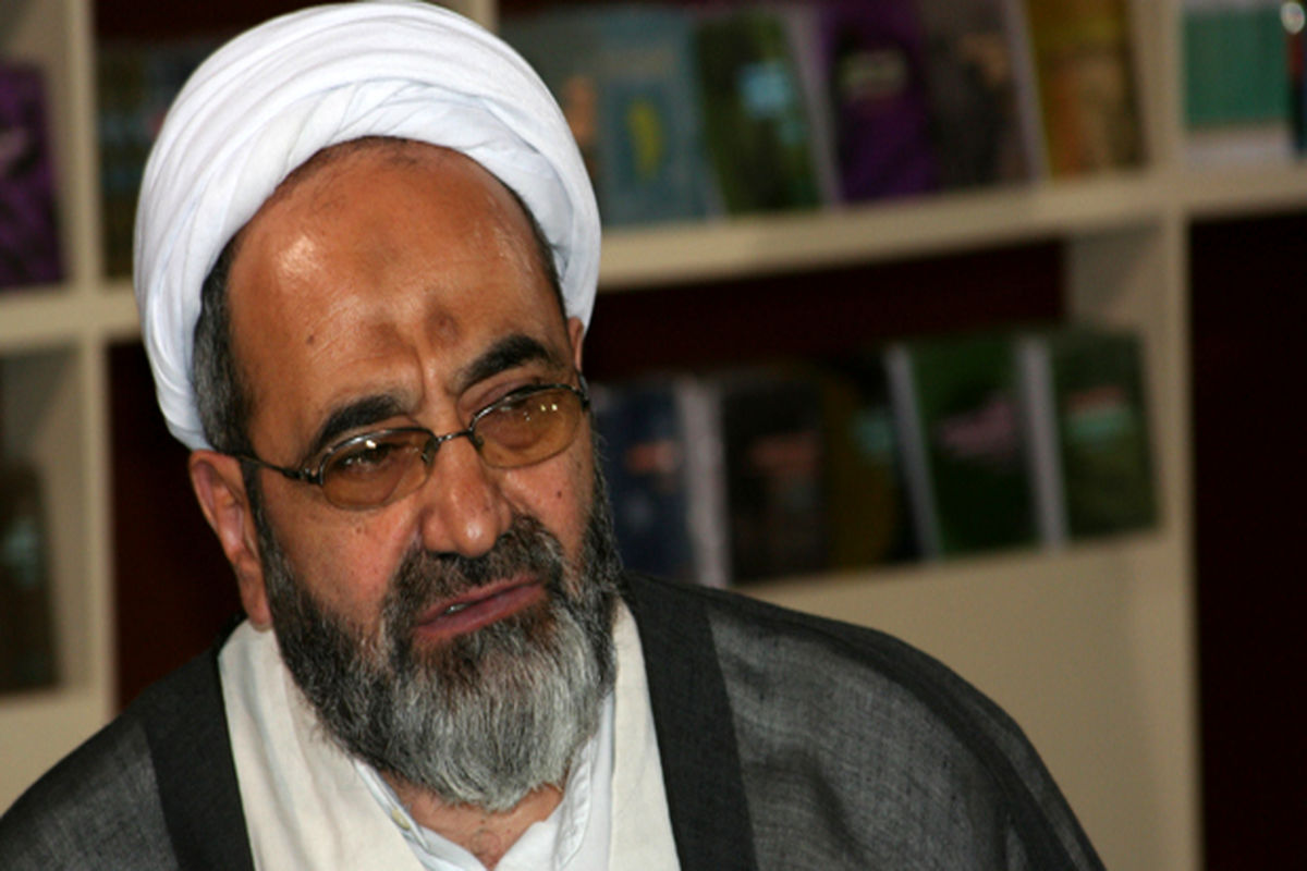 نسل آینده باید با معیار عاشورا در مدارس تربیت شود