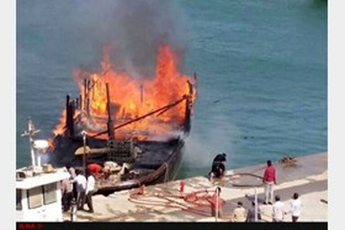 لنج ایرانی در شارجه آتش گرفت/ببینید