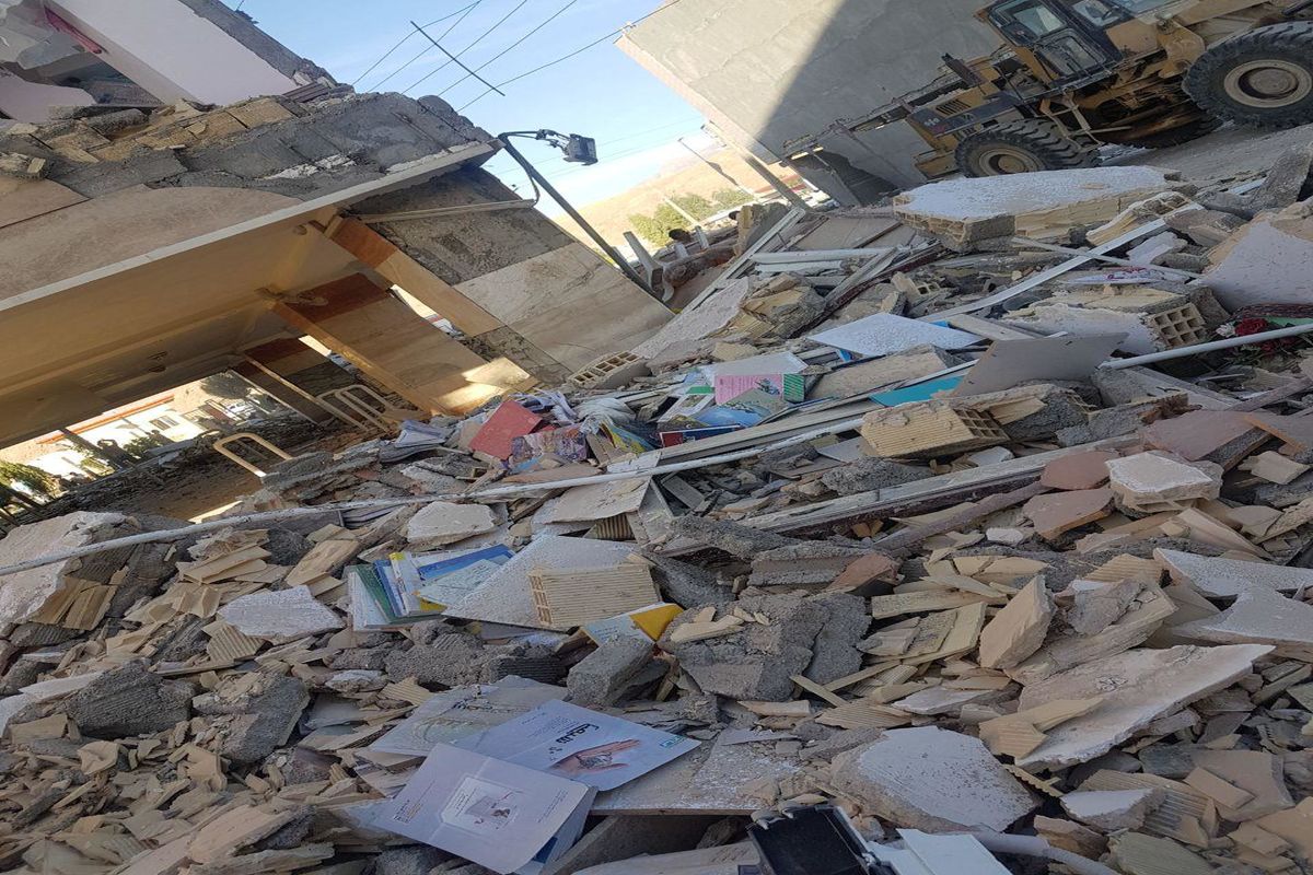 گلریزان در دانشگاه سئول برای کمک به زلزله زدگان کرمانشاه+ عکس