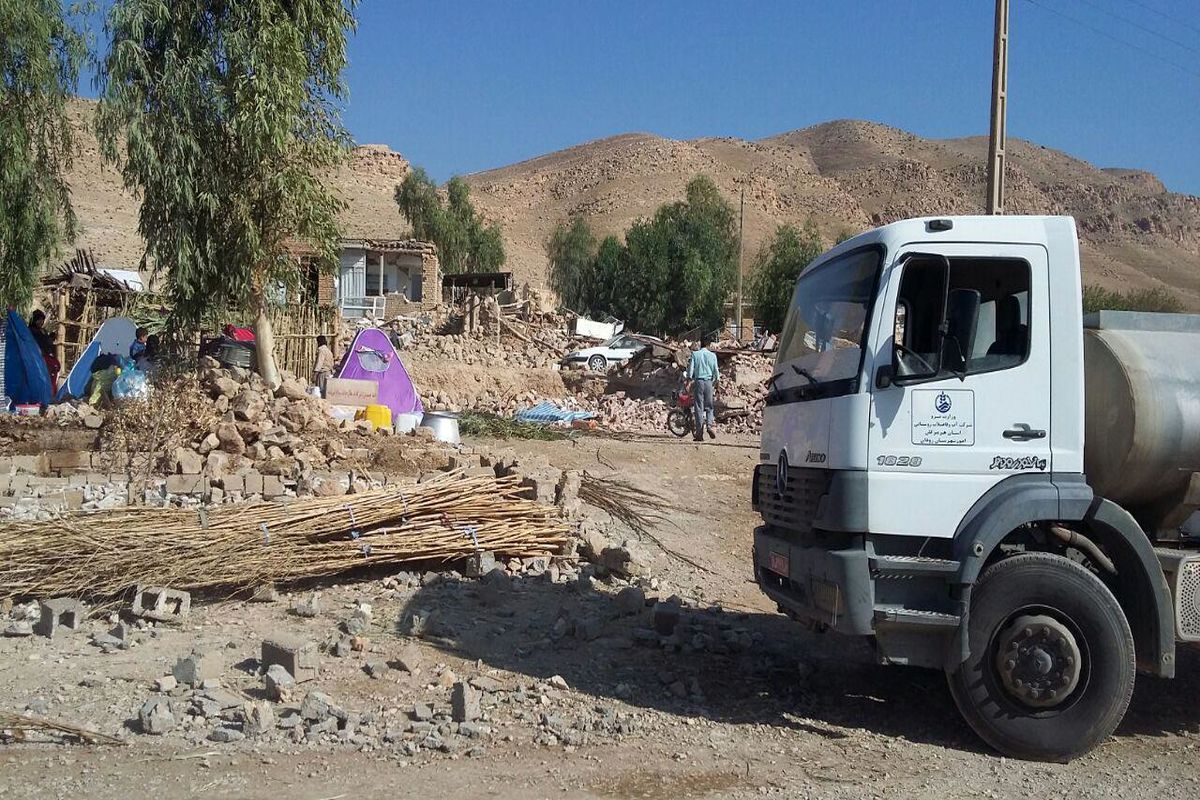 اعزام یک دستگاه تانکر آبرسانی سیار به مناطق زلزله زده استان کرمانشاه