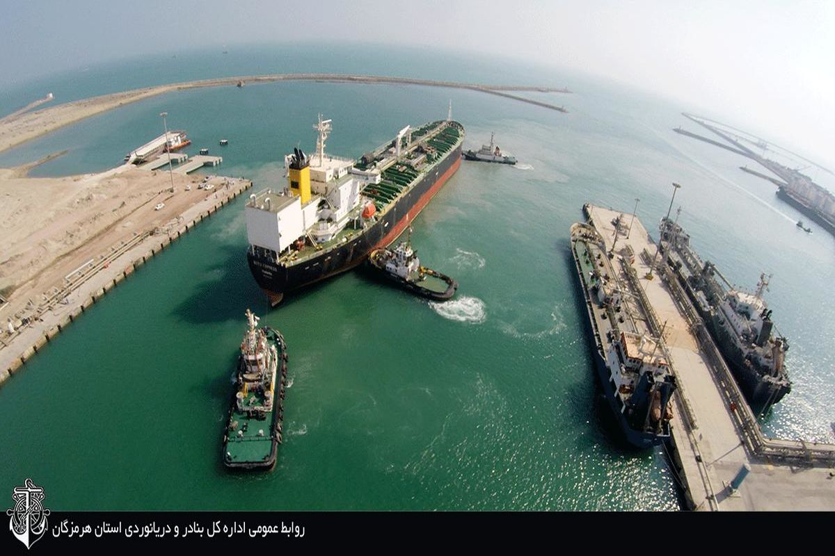 درخت برجام بار دیگر در پایتخت دریایی ایران به ثمر نشست/ پهلوگیری یکی از بزرگترین کشتی های حمل قیر در بندر خلیج فارس