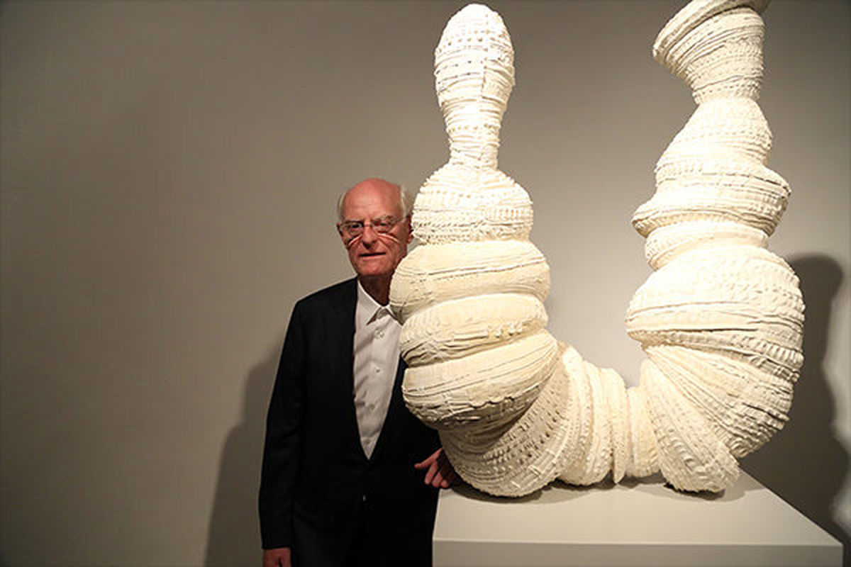 نمایشگاه آثار تونی کرگ با عنوان «ریشه‌ها و سنگ‌ها» افتتاح شد