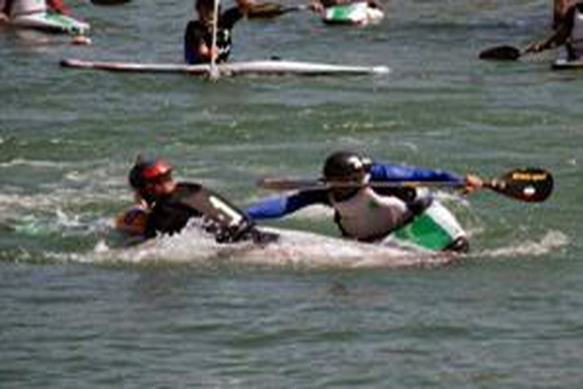 تیم ملی کانوپولوی جوانان در دریاچه آزادی به آب می‌زند