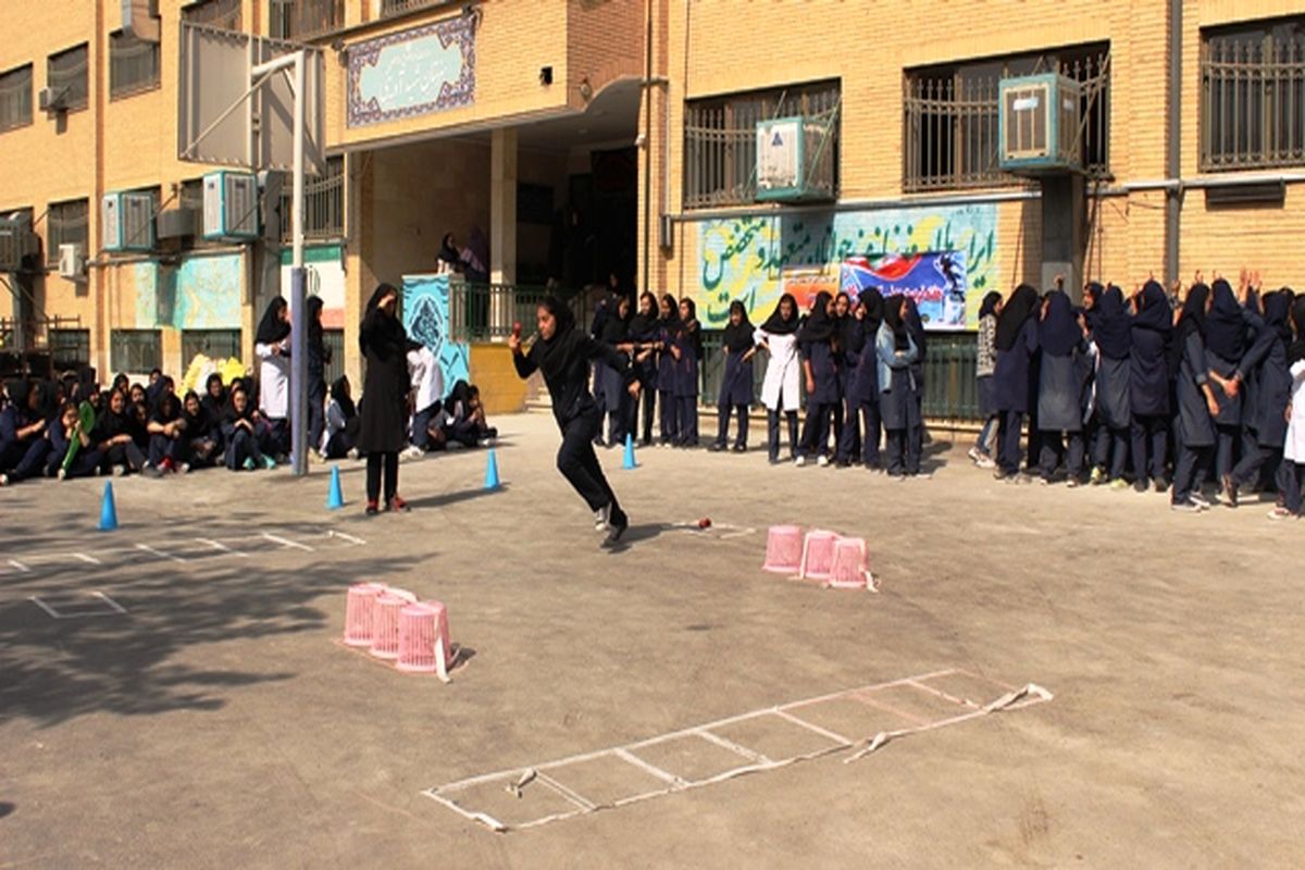 مسابقات آمادگی جسمانی در هنرستان دخترانه شهید آوینی