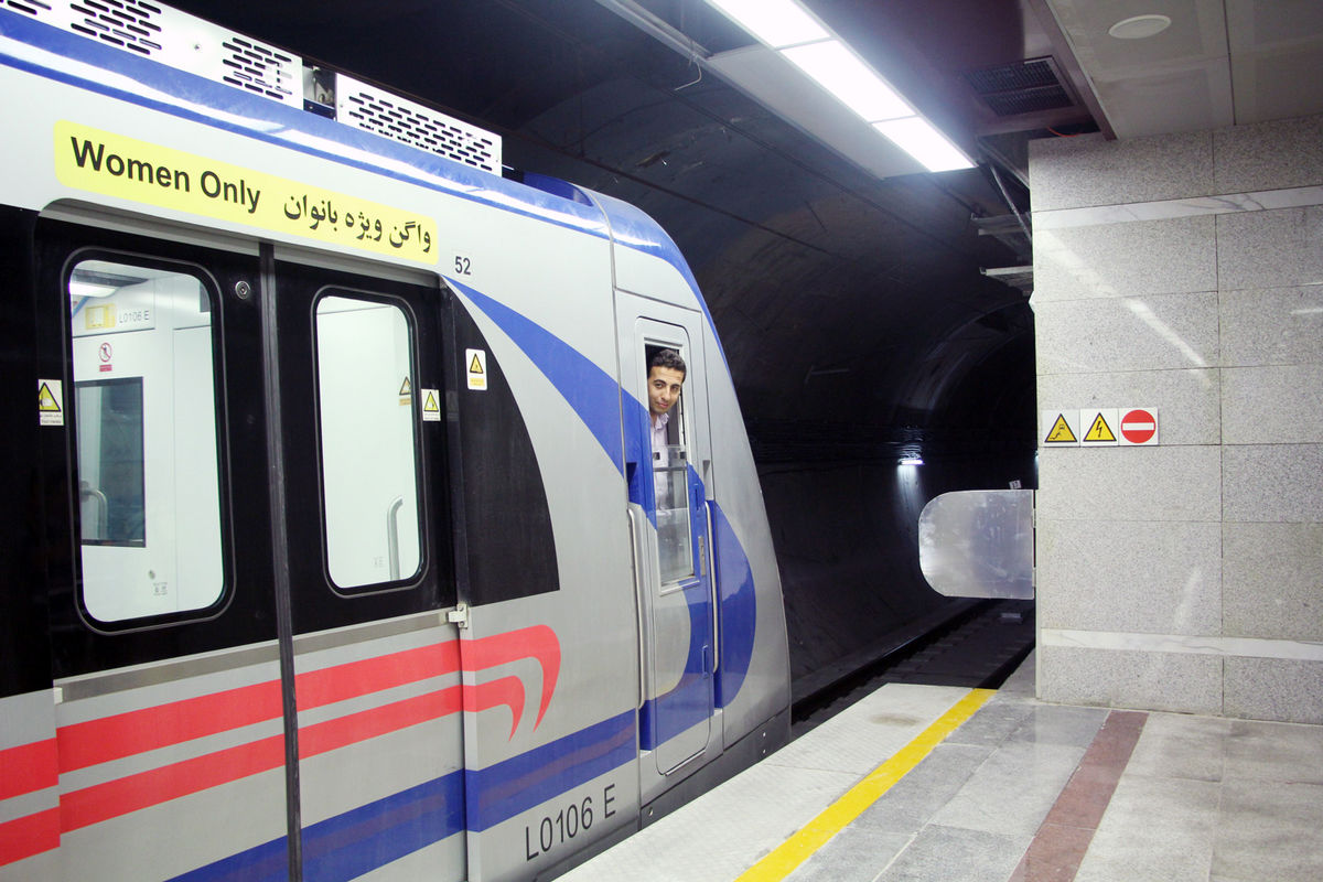 واکنش متروی تهران به خبر حبس شهروندان و اهالی رسانه در متروی مصلی