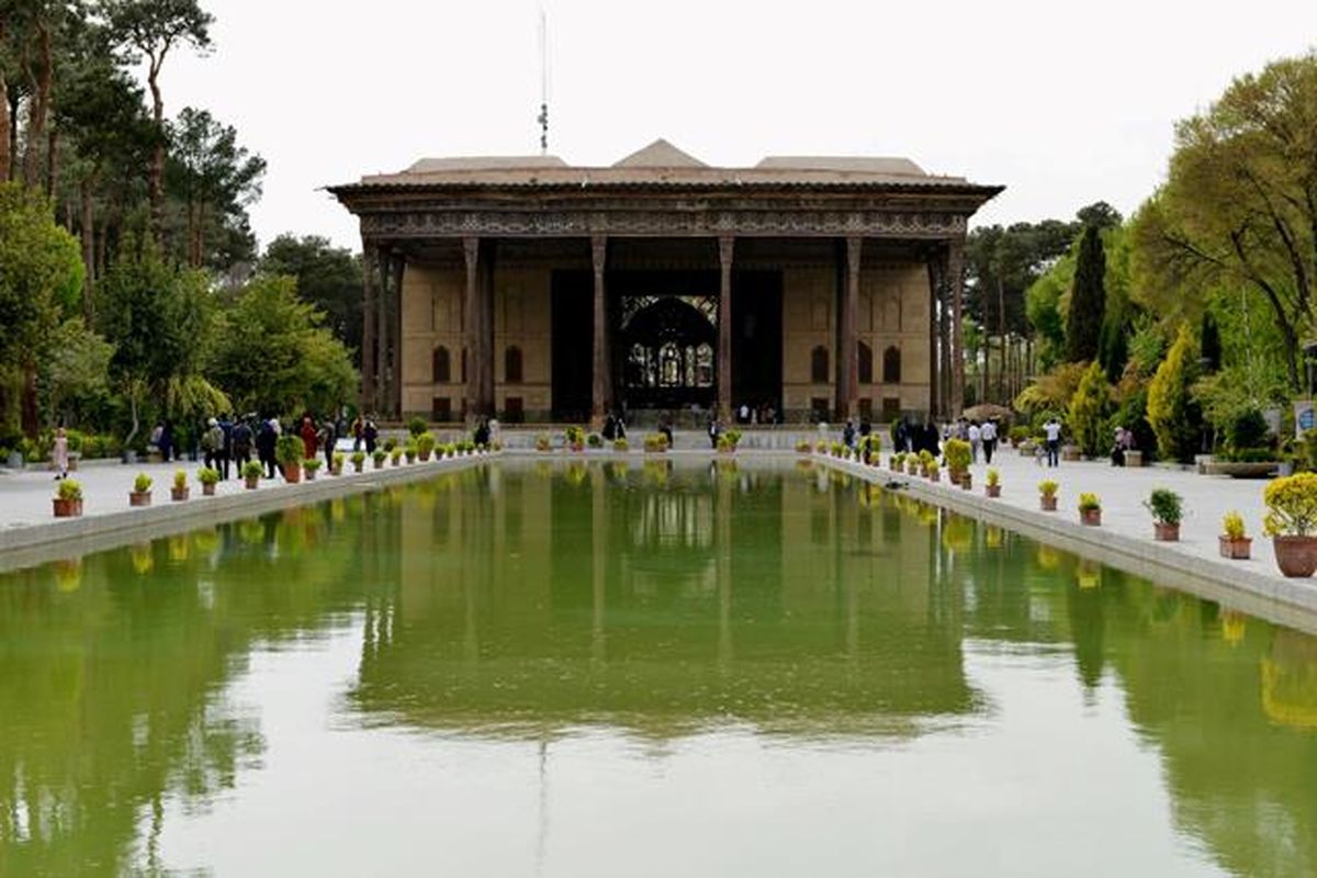 اتمام مرمت و نصب در اصلی مجموعه جهانی کاخ چهلستون اصفهان