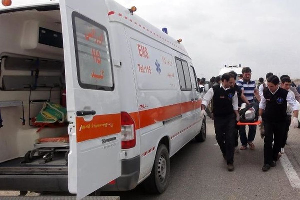 ۲۵ نفر در تصادف زنجیره‌ای ۳۰ خودرو در آزاده راه کرج - قزوین مجروح شدند