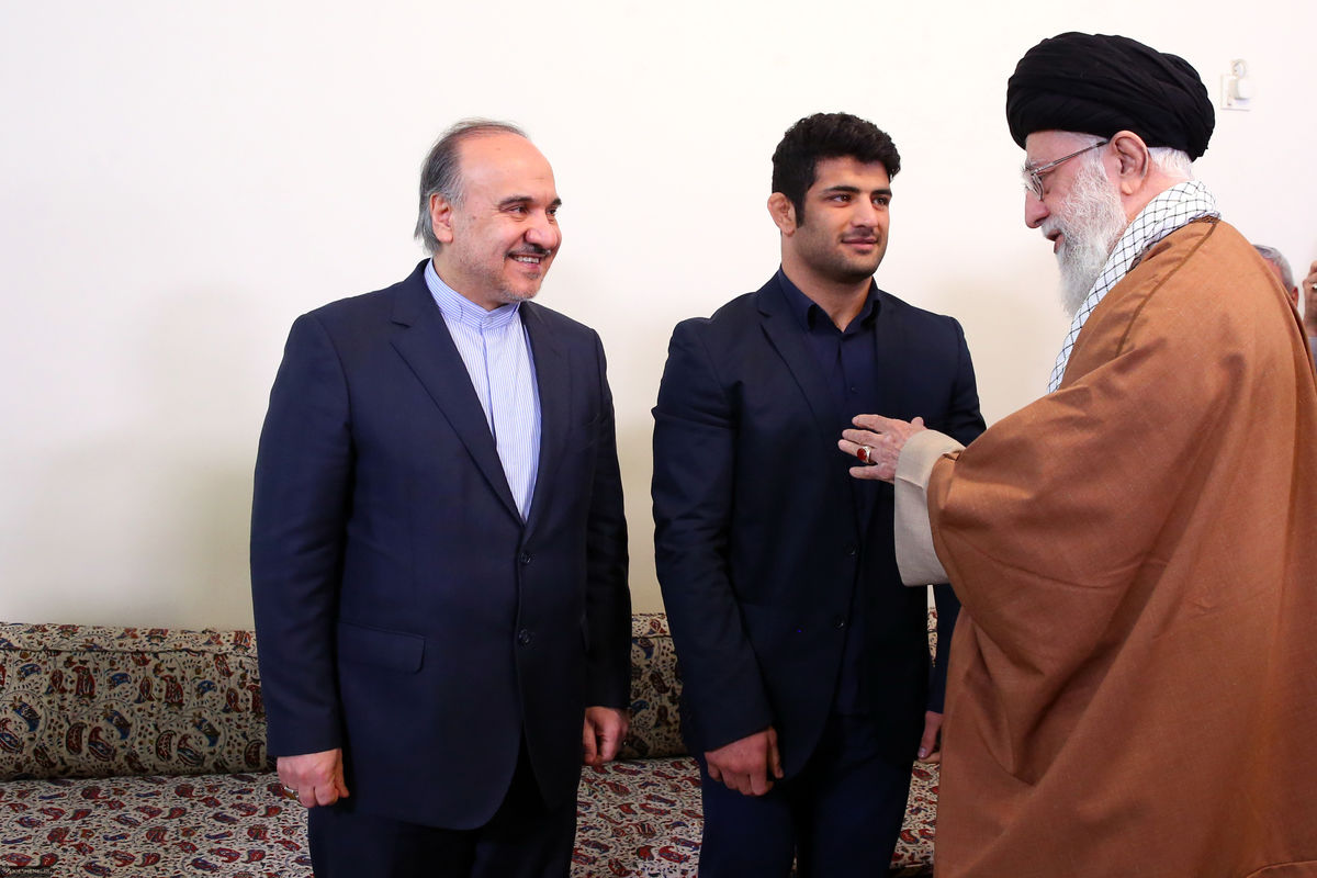اطمینان وزیر ورزش به رهبر انقلاب در مورد پهلوان ایرانی