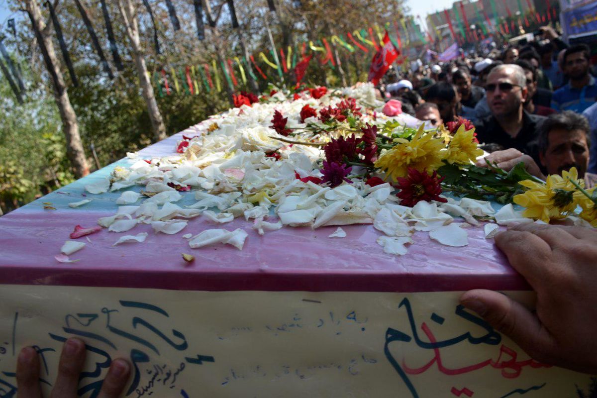 خاکسپاری دو شهید گمنام در دانشگاه پیام نور شیراز