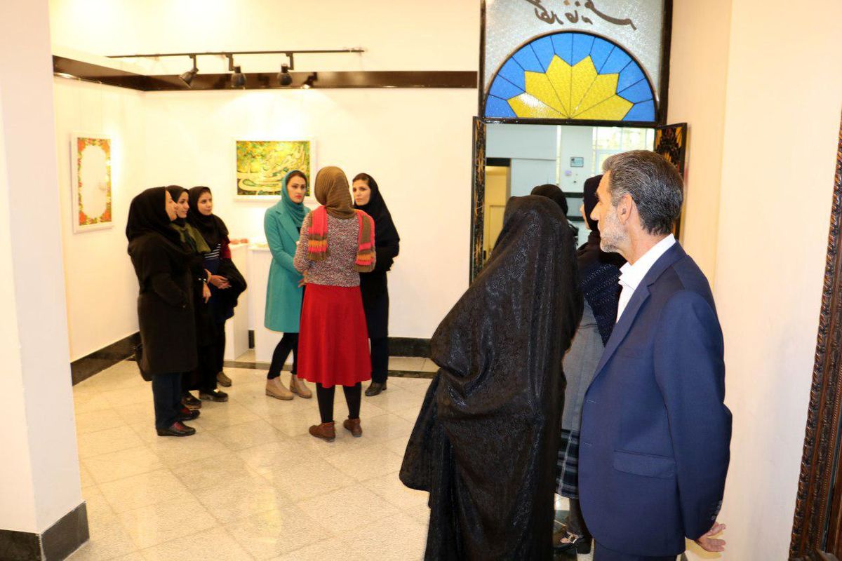 برگزاری نمایشگاه آثار ویترای هنرمندجوان لرستانی در گالری مهر