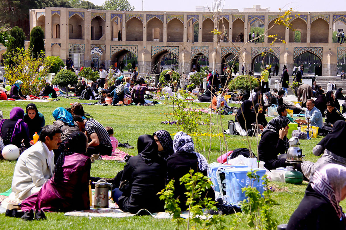 ۴۳۰۰ پاکبان و کارگر فضای سبز و خدمات شهری، پارک های شهر را نظافت کردند