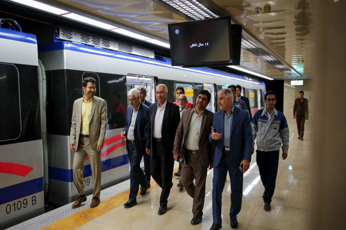 تأکید شهردار اصفهان بر کاهش سر فاصله حرکت در قطار شهری
