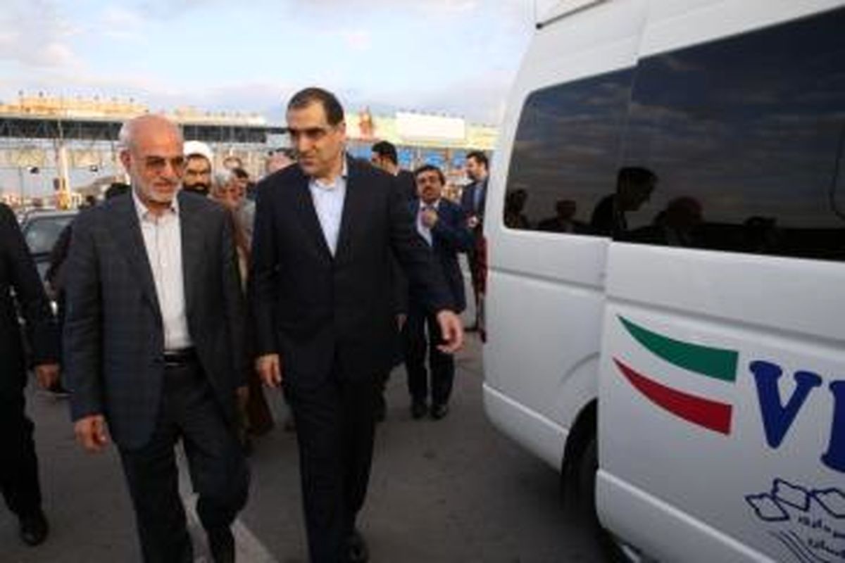 وزیر بهداشت از مراحل تکمیل ساخت بیمارستان خیریه" انصار الغدیر" در بومهن بازدید کرد