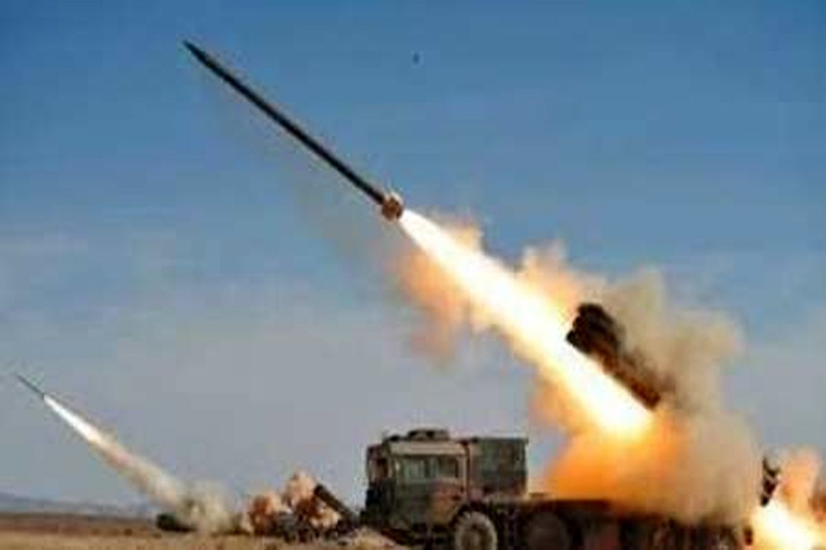 شنیده شدن چند انفجار مهیب در ریاض / درگیری پدافند هوایی با موشک‌های یمنی