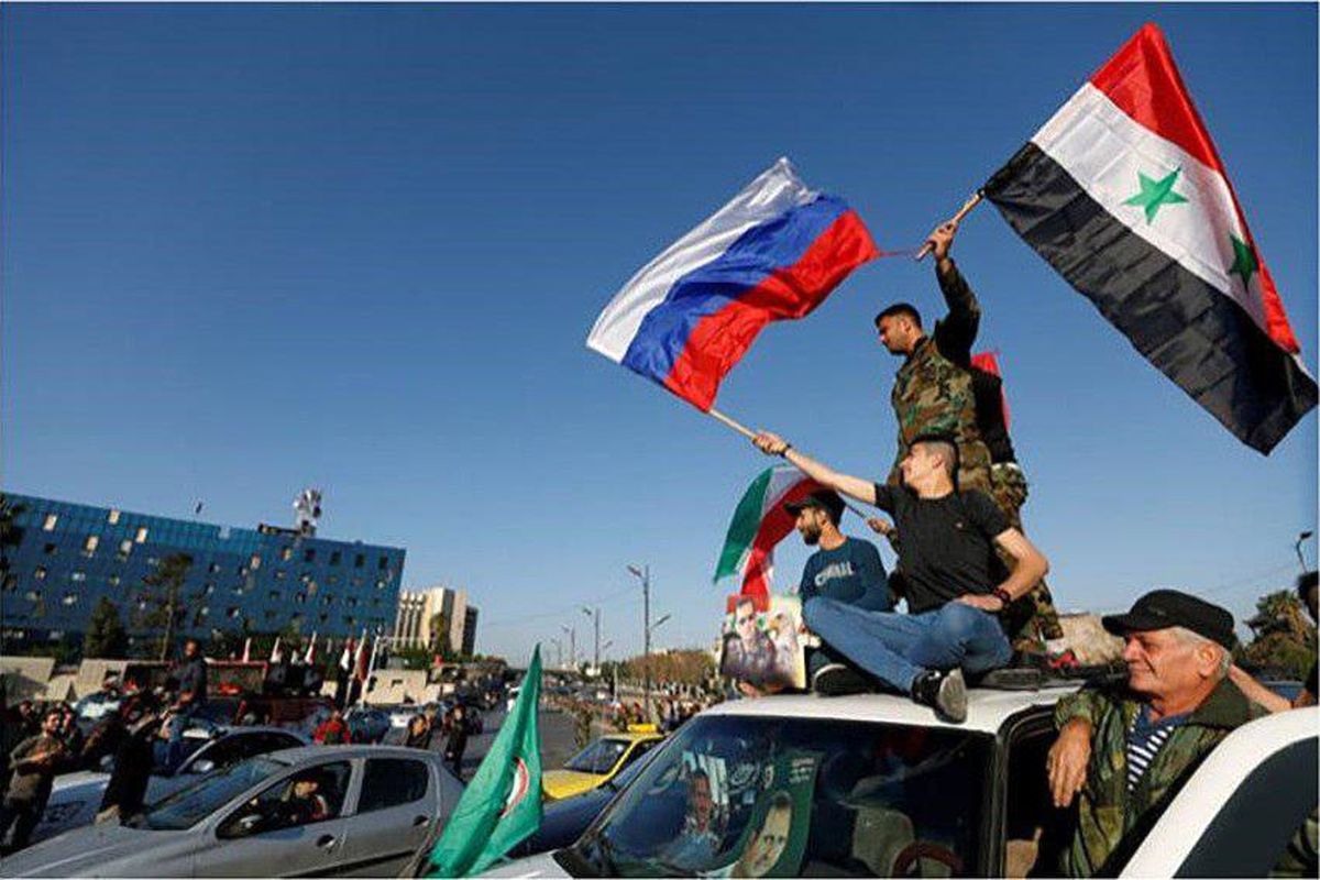 اهتزار پرچم ایران، روسیه و سوریه در دمشق