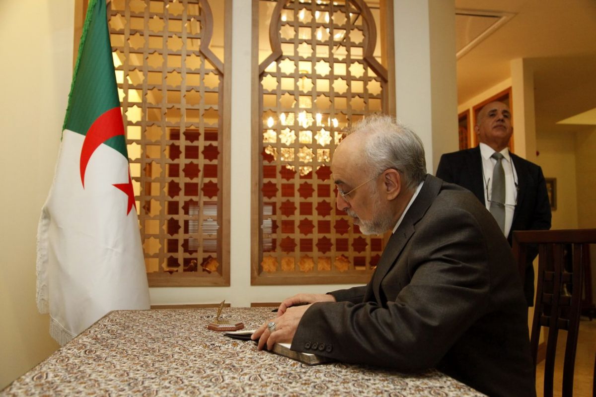 حضور رییس سازمان انرژی اتمی در سفارت الجزایر