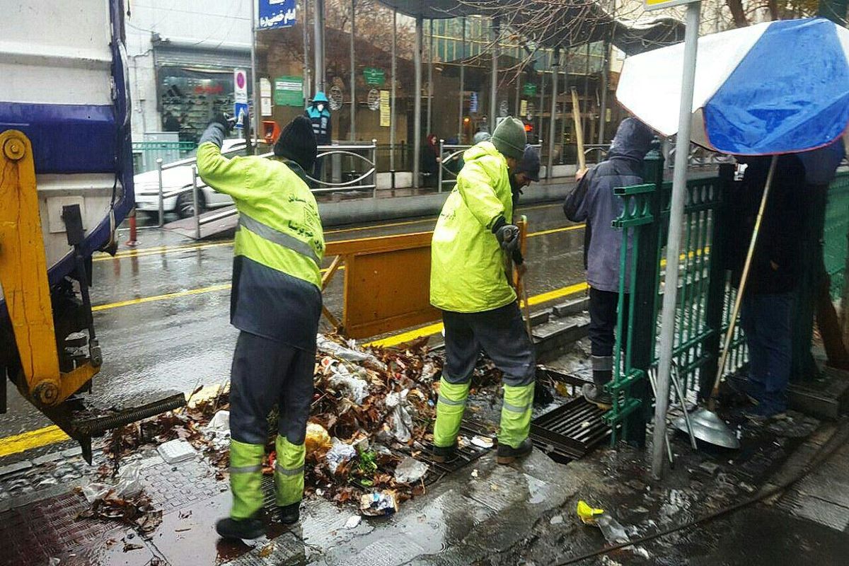 پایش و نظارت  مستمر نقاط آبگیر محلات مرکزی شهر تهران در فصل بارندگی