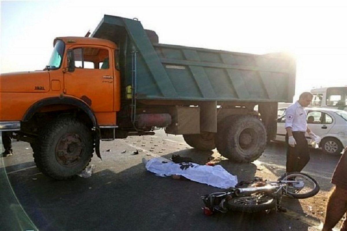 یک کشته در برخورد موتور سیکلت با کامیون در تاکستان