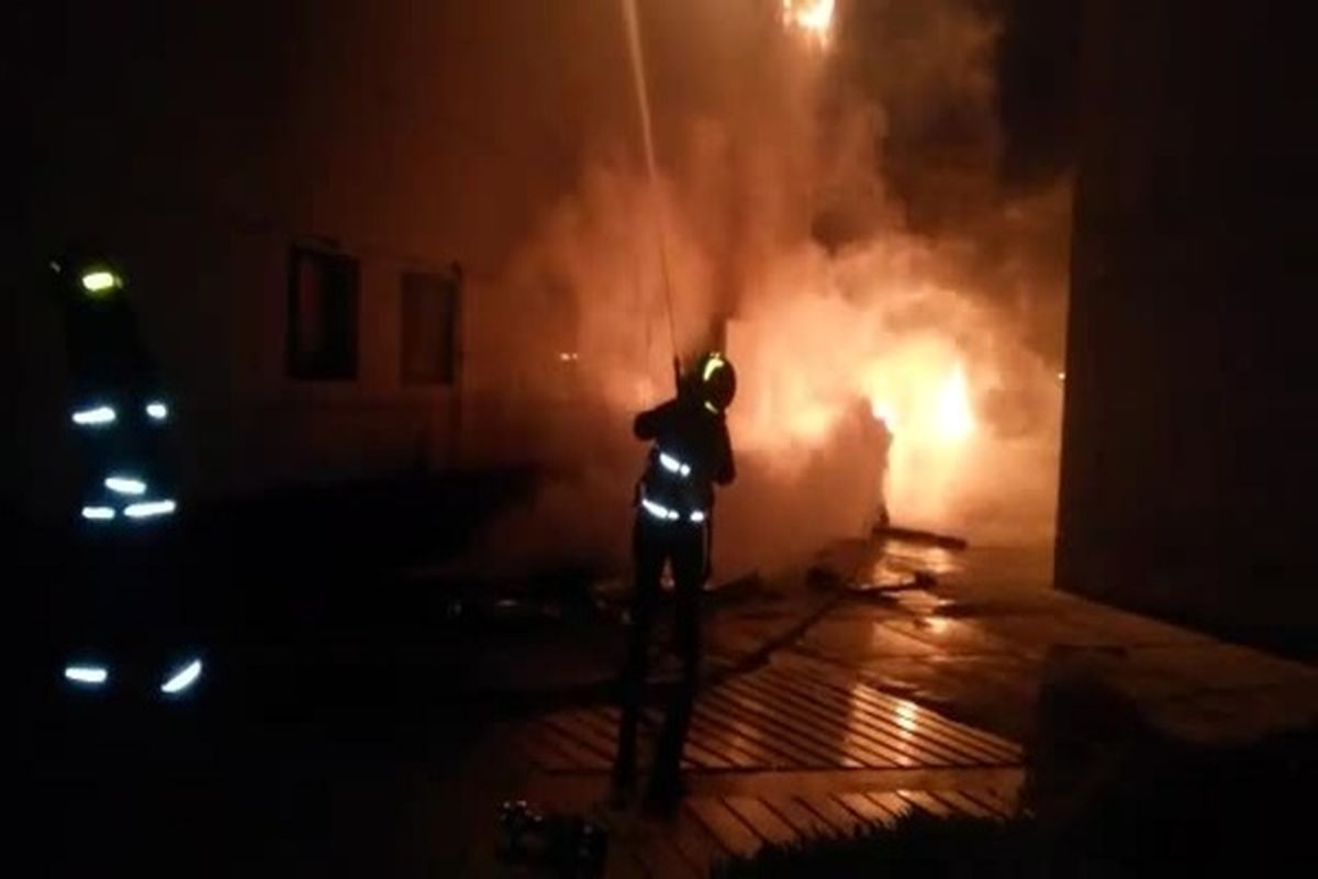 اطفا حریق کارگاه شارژ سلیندرهای گاز مایع با تلاش ۵۰ آتش نشان