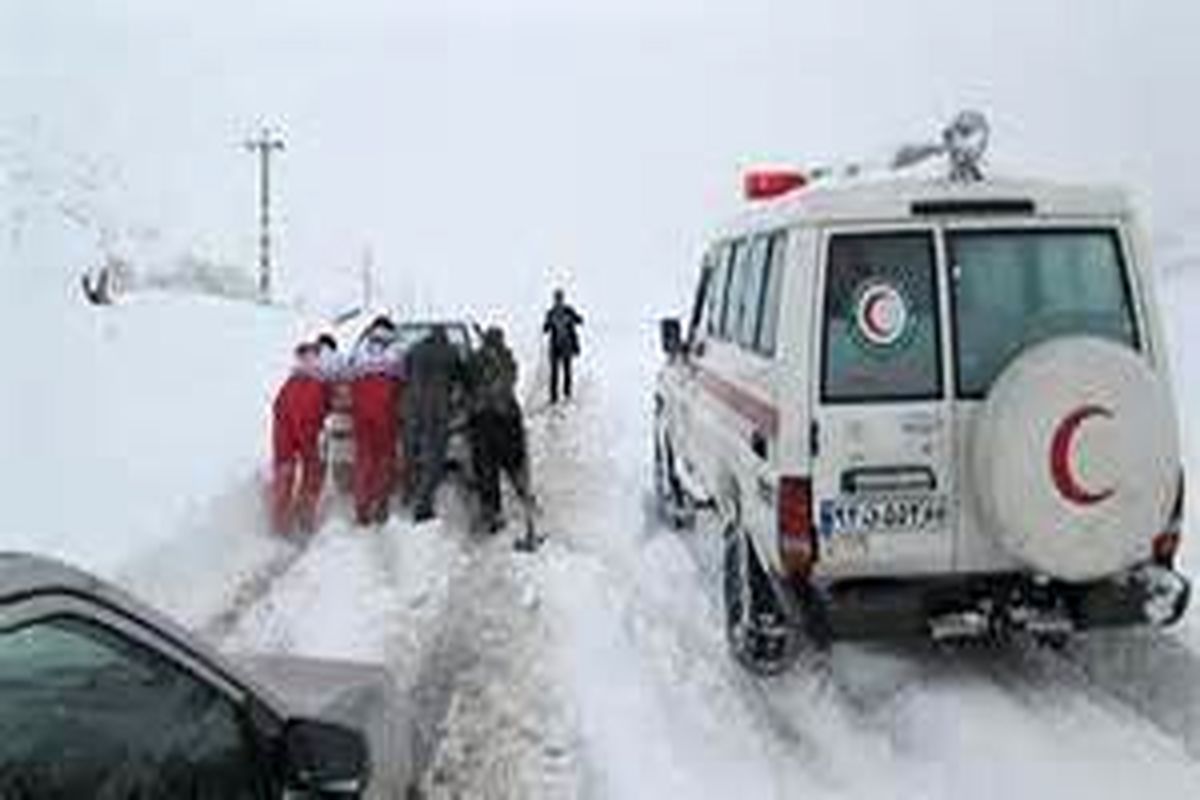 امدادرسانی به ۱۱۴ نفر گرفتار شده در برف و کولاک محور خلخال - اسالم