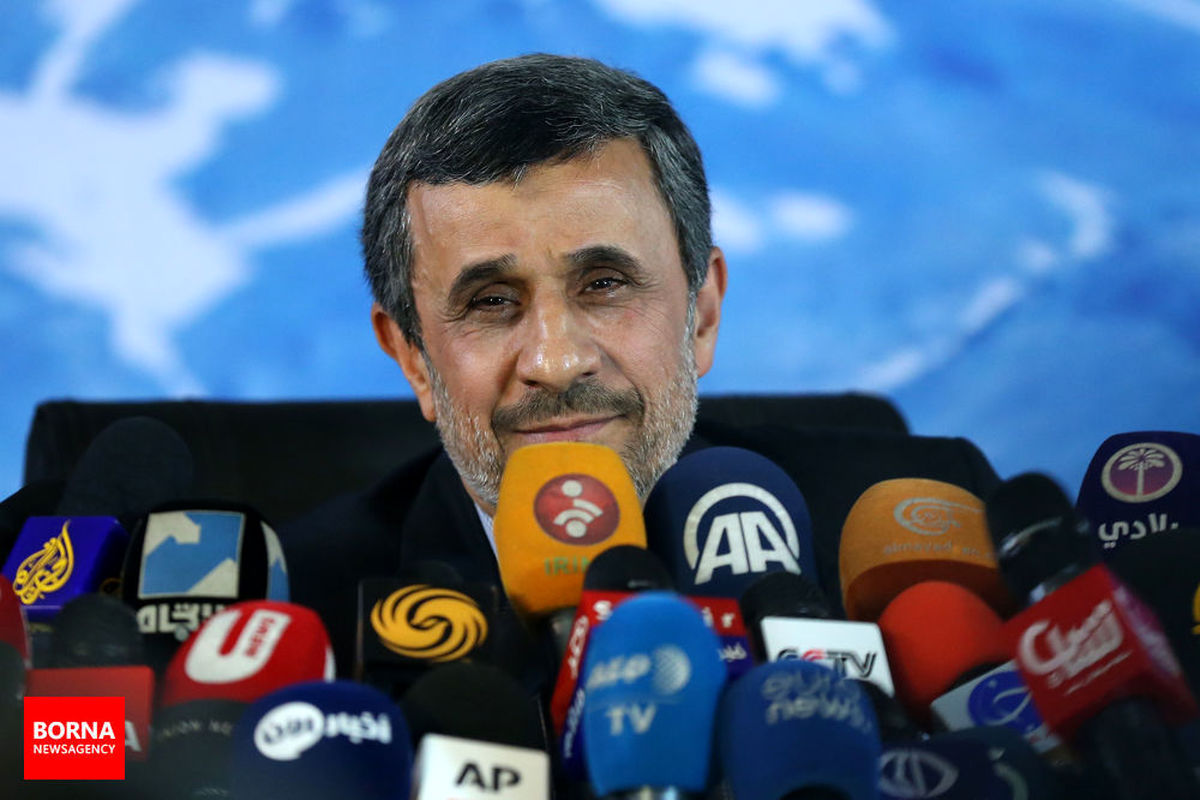 احمدی نژاد بار دیگر سوژه عکاسان شد