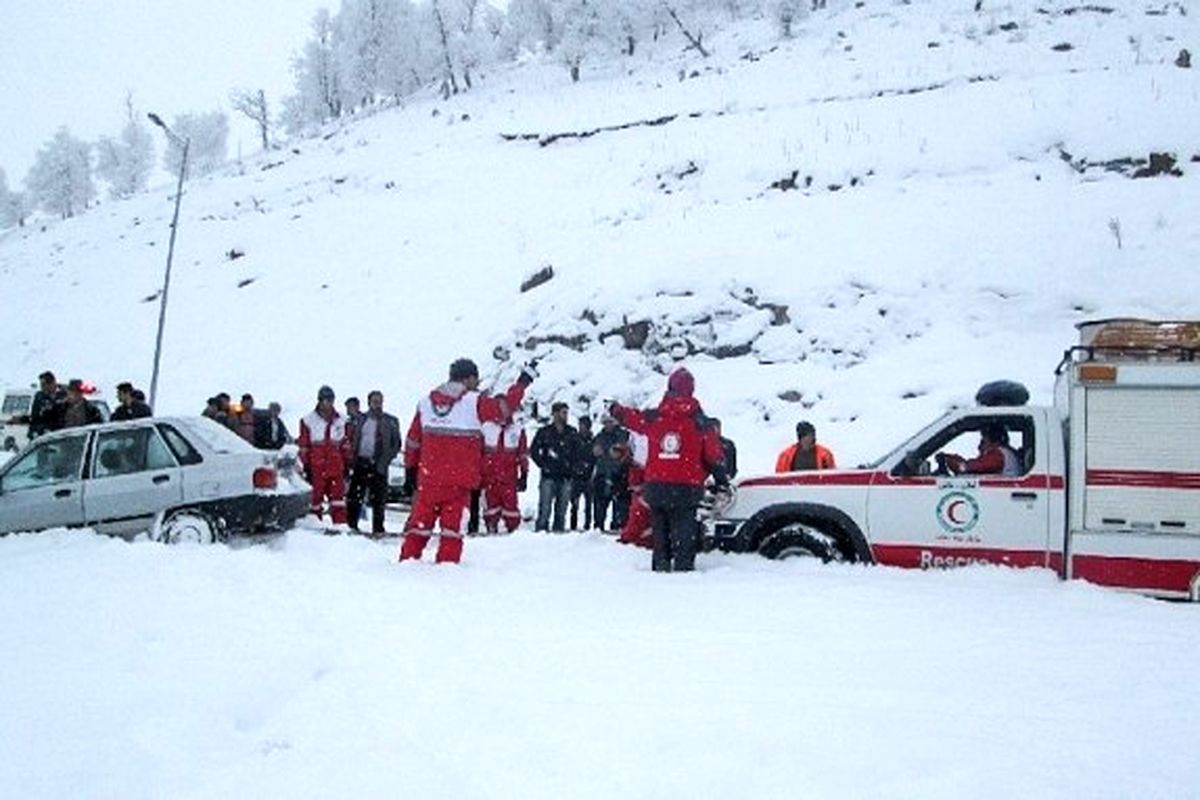 امدادرسانی به حدود ۴۴۰۰ نفر در برف و کولاک ۱۵ استان