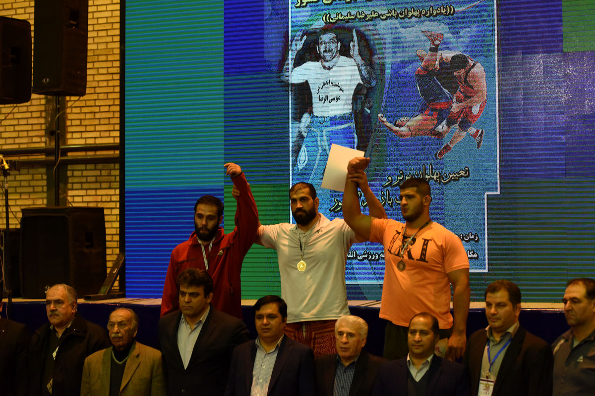 کشتی گیر کردستانی نشان برنز رقابت های بین المللی جام هاشمی نژاد را کسب کرد