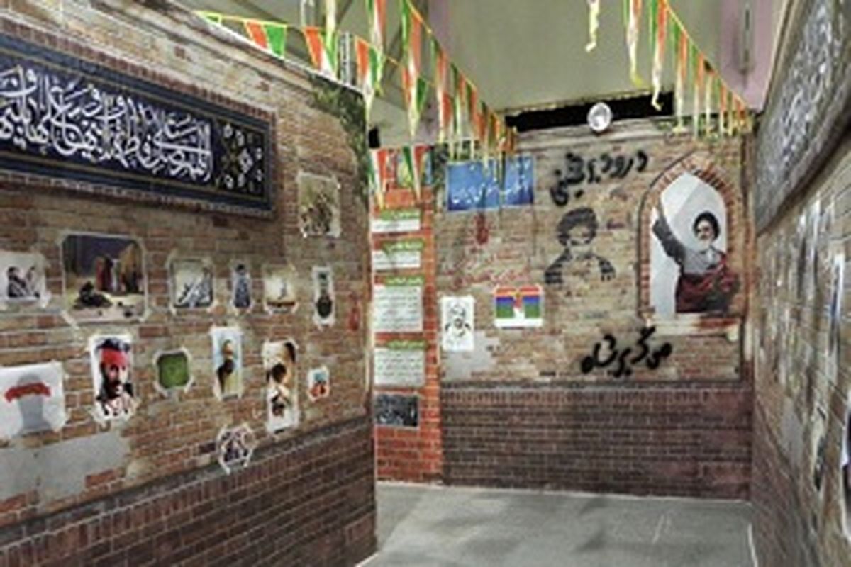 نمایشگاه دانش آموزی انقلاب ماندگار در یزد افتتاح شد