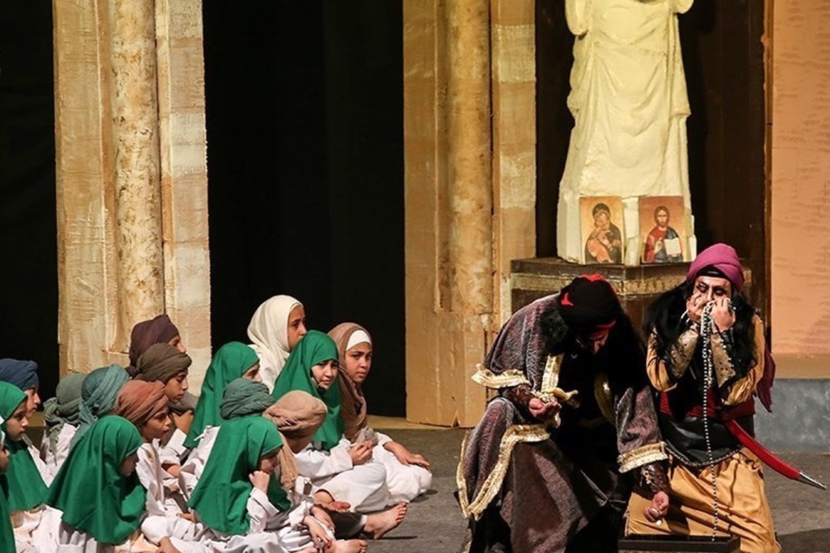 نمایش «خورشید از حلب طلوع می‌کند» در تئاتر شهر