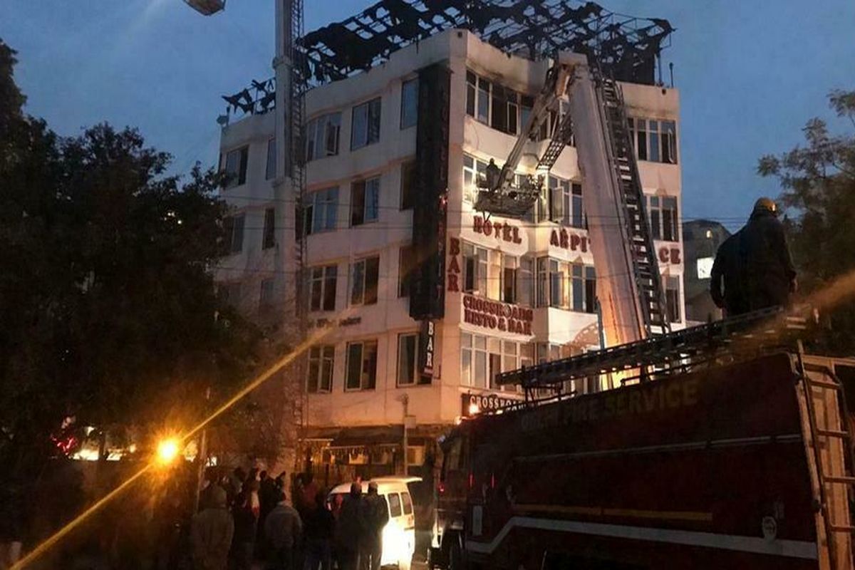 آتش‌سوزی در هتلی جان ۱۷ نفر را گرفت