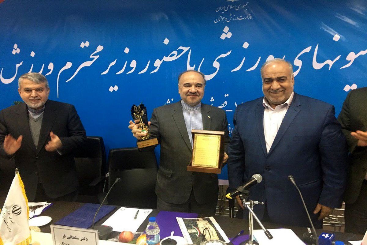 سلطانی‌فر پیش قراول وزیران در امدادرسانی به مردم کرمانشاه بود/ از تلاش‌های وزیر ورزش‌وجوانان قدردانی می‌کنم
