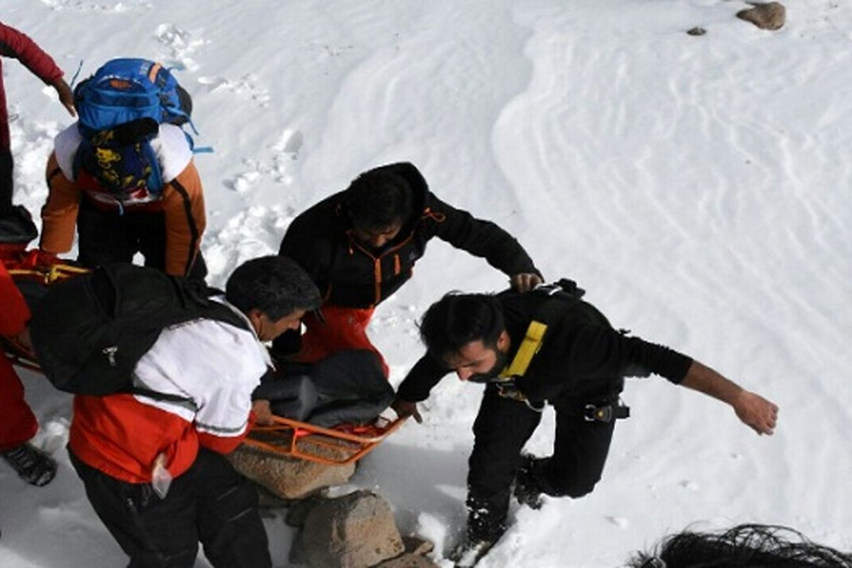 نجات کوهنورد ایرانشهری گرفتار در ارتفاعات تفتان