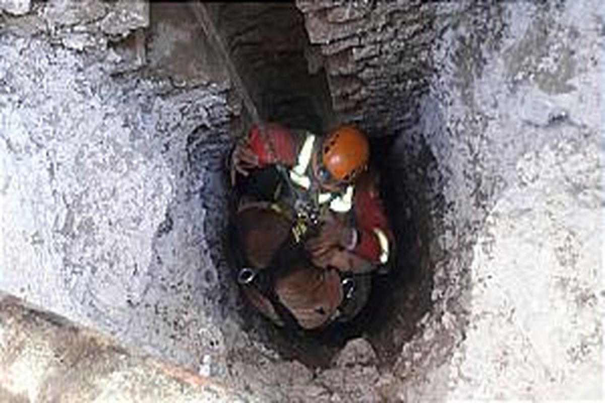 کشف جسد پیرمرد افغان در عمق ۵۰ متری چاه در میبد