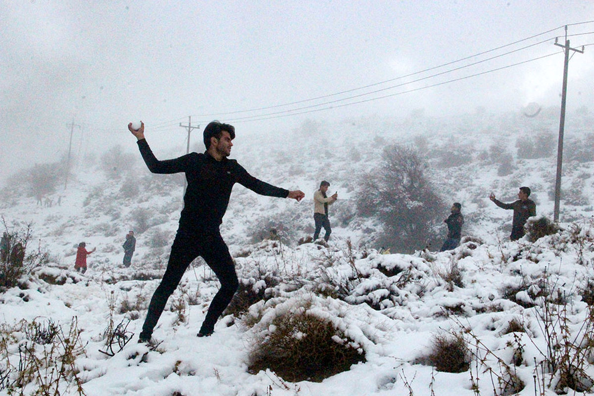 بارش ۱۰ سانتیمتر برف در شهرستان های یزد
