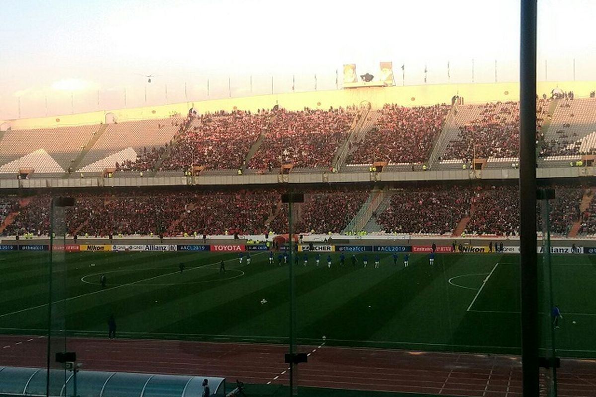 تشویق‌های بی‌امان بیرانوند و سیدجلال توسط هواداران پرسپولیس/۳۰ هزارنفر تماشاگر بازی در آزادی شدند