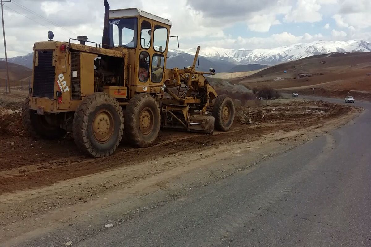 عملیات پاکسازی مبادی ورودی و خروجی سنندج از ضایعات خاک و نخاله آغاز شد