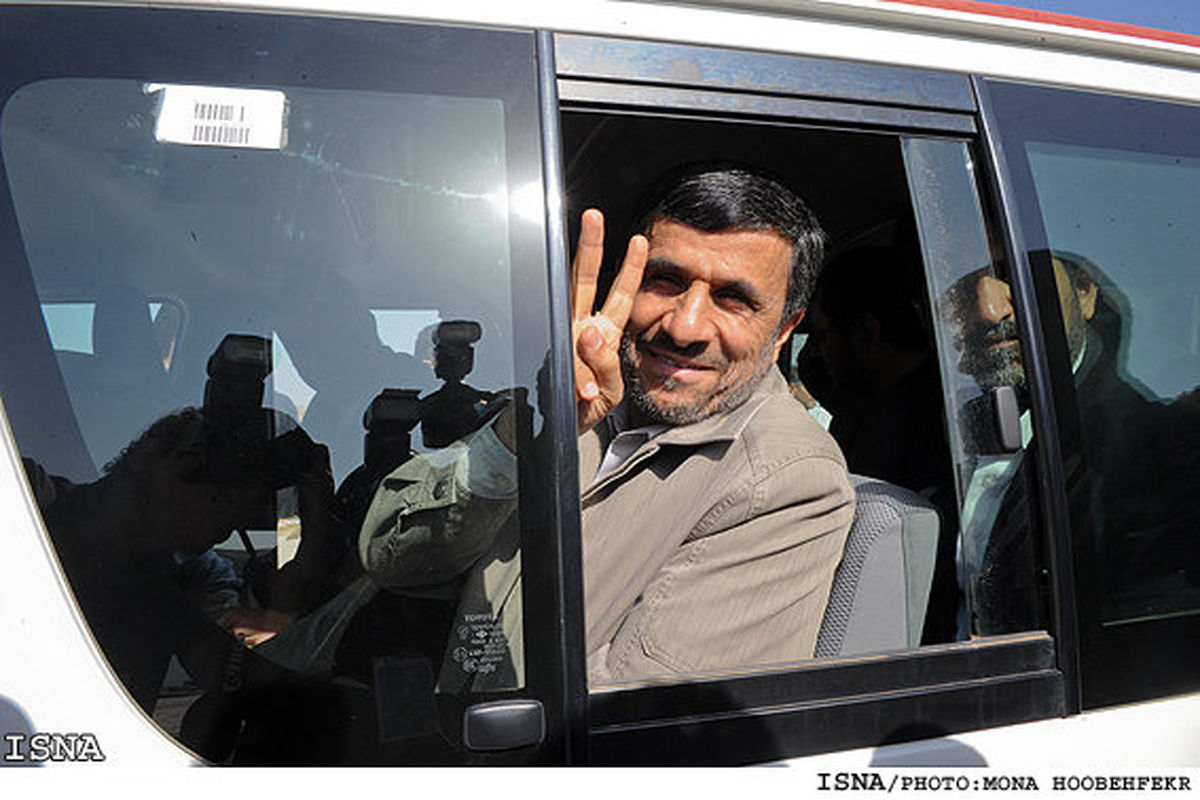 محمود احمدی‌نژاد در «عصر جدید» احسان علیخانی