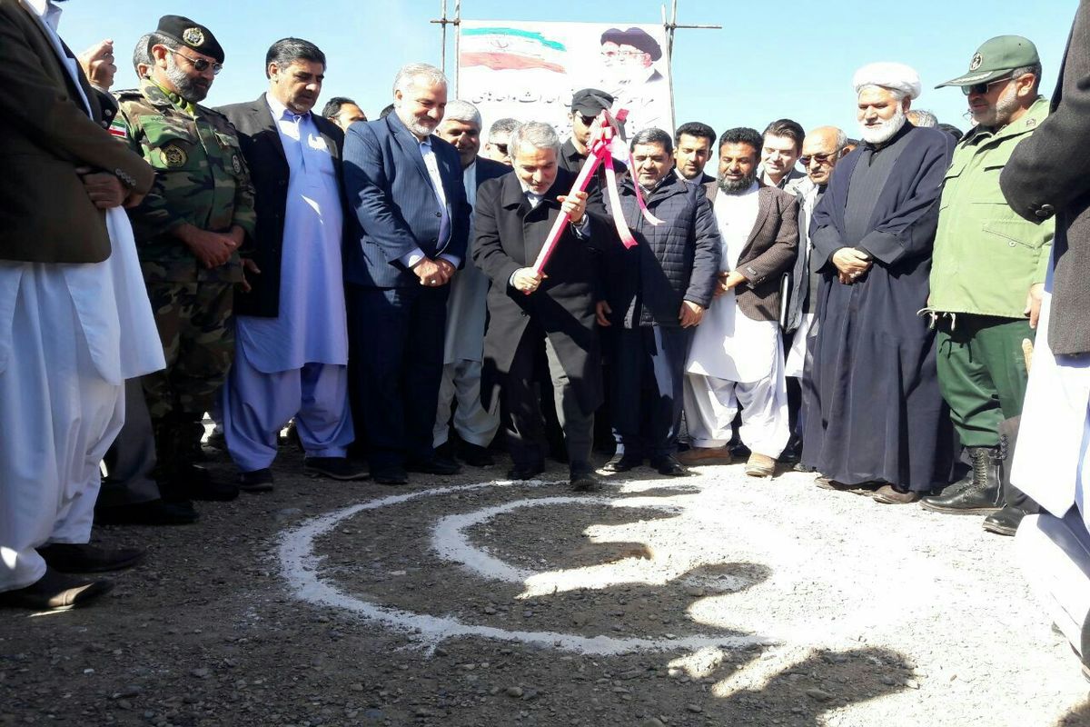 کلنگ‌ احداث ۱۲ هزار واحد مسکونی محرومین در سیستان و بلوچستان بر زمین زده شد