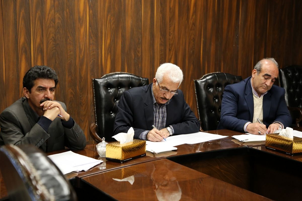 فرهنگ ایثار و شهادت را بایستی نسل به نسل انتقال بدهیم