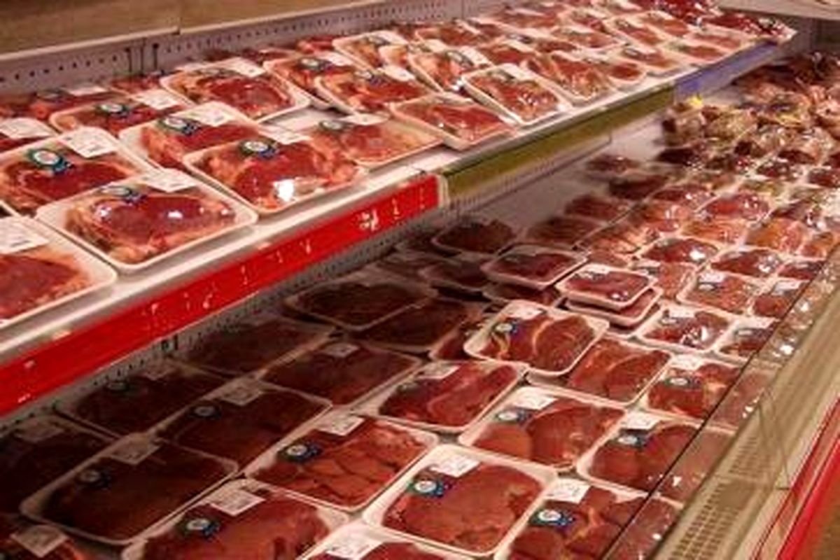 عرضه گوشت گرم با قیمت مصوب ۳۱ هزار و ۵۰۰ تومان به نرخ تنظیم بازار