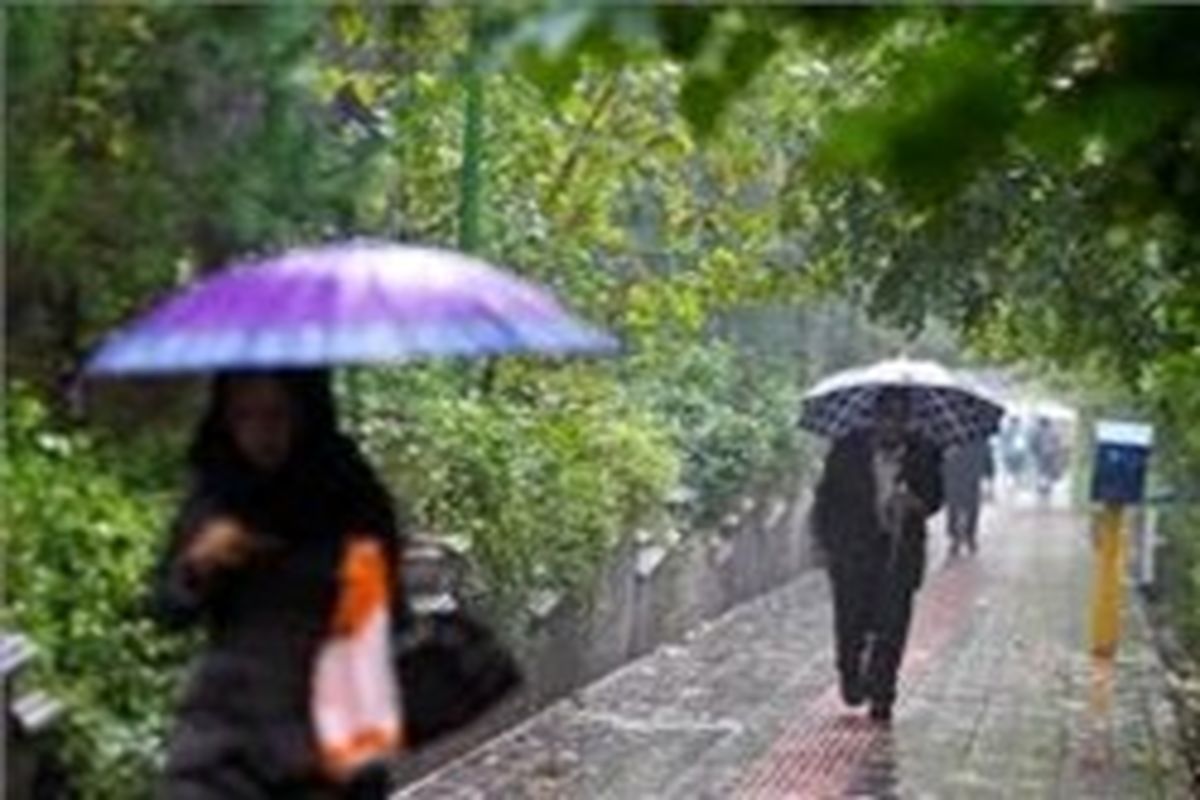 بارش باران بهاری و آبگرفتگی شدید معابر اردبیل