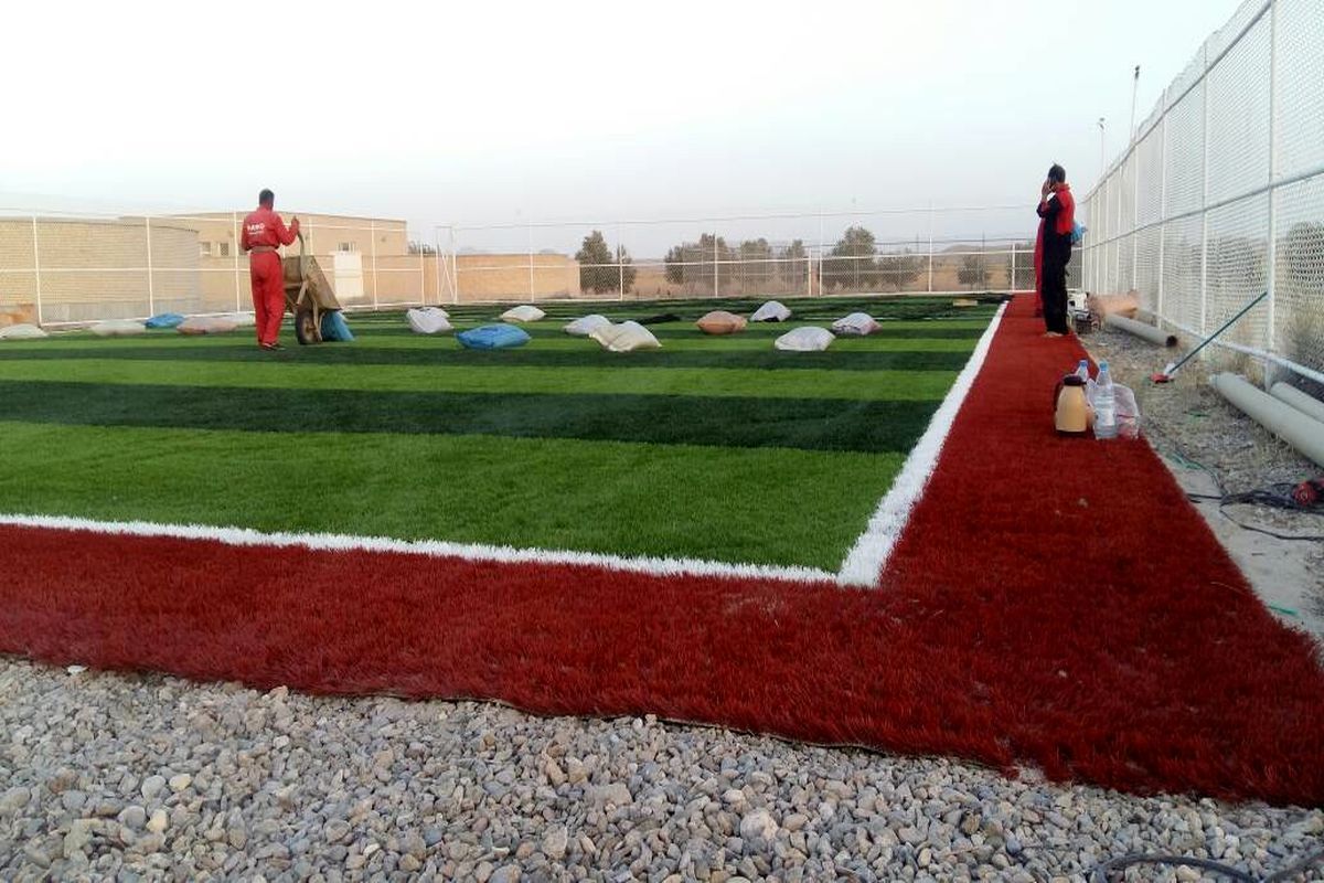 احداث زمین چمن مصنوعی در جهت گسترش ورزش منطقه خلیج فارس