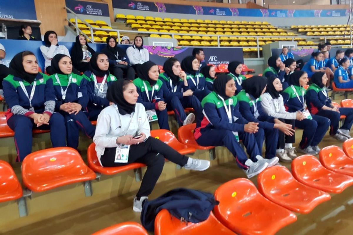 بازیکنان تیم ملی و کادر فنی دیدار دو تیم لبنان و بحرین را تماشا کردند