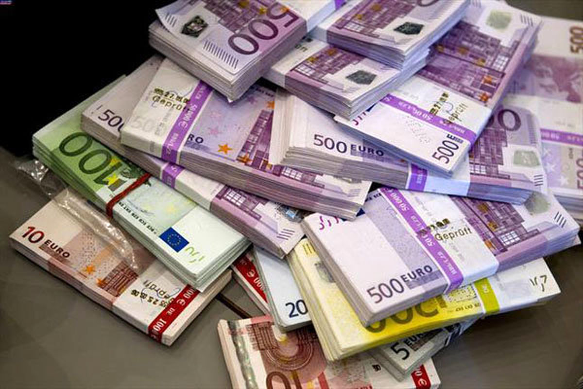 سقوط نرخ ۲۵ ارز بانکی/ عقب نشینی یورو به زیر ۵ هزار تومان