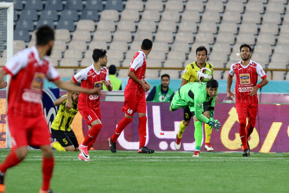 پسران سر راهی بر روی نیمکت/ ترکیب پرسپولیس چیده شد